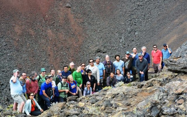 el grupo se tomo una foto general en el crater morada del diablo copia e